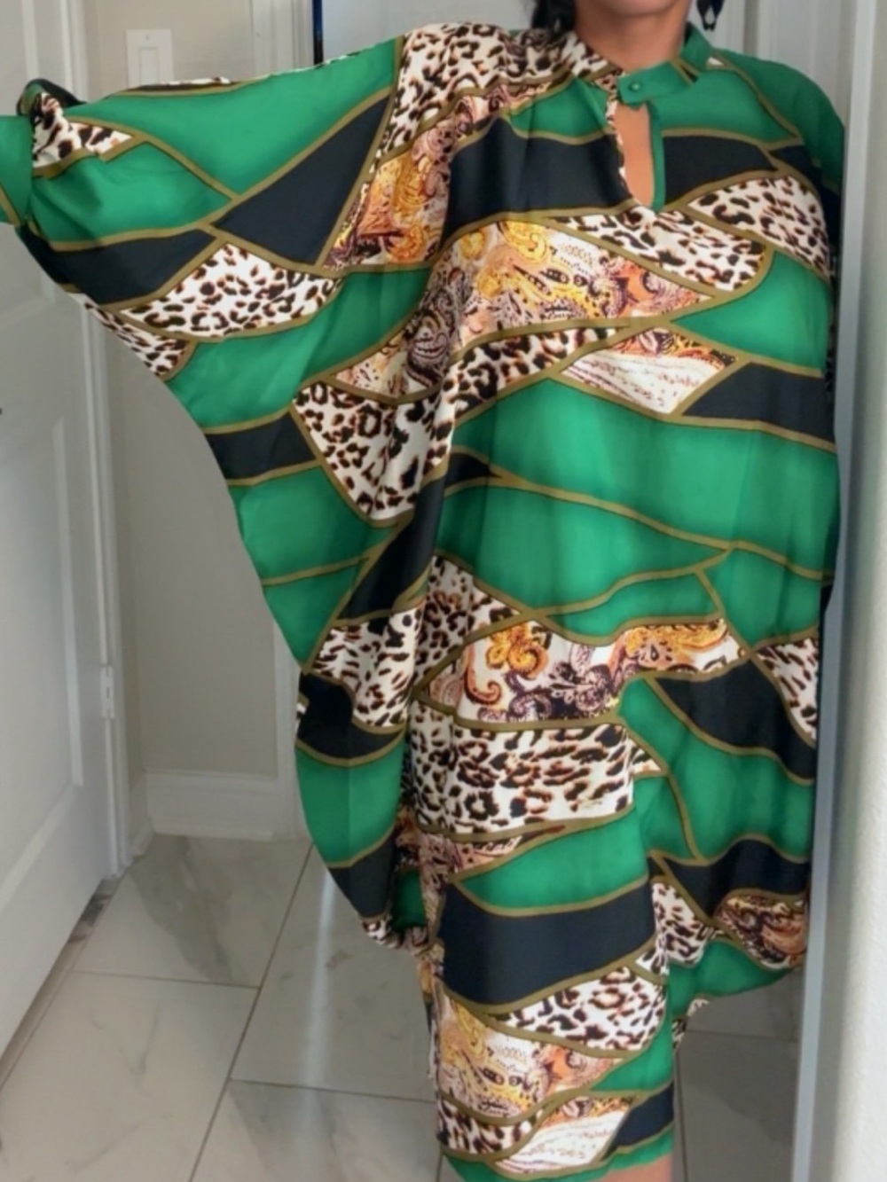 Green Printed Midi Dress with Keyhole Neckline and Relaxed Sleeves - Picture 2 of 4